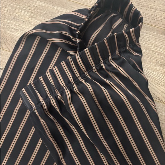 Striped Size Medium Pyjamas - Picture 11 of 14